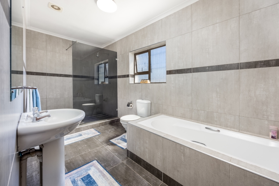 4 Bedroom Property for Sale in Belhar Western Cape